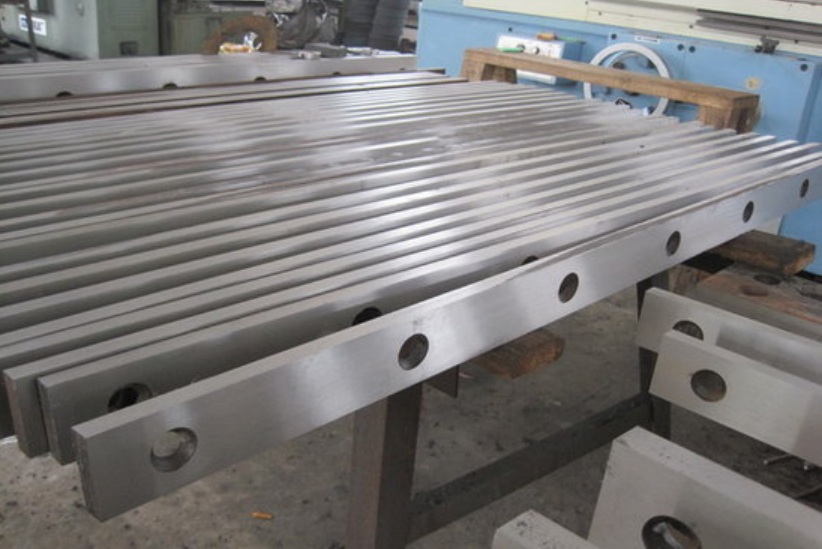 剪(jian)闆機刀片(piàn)